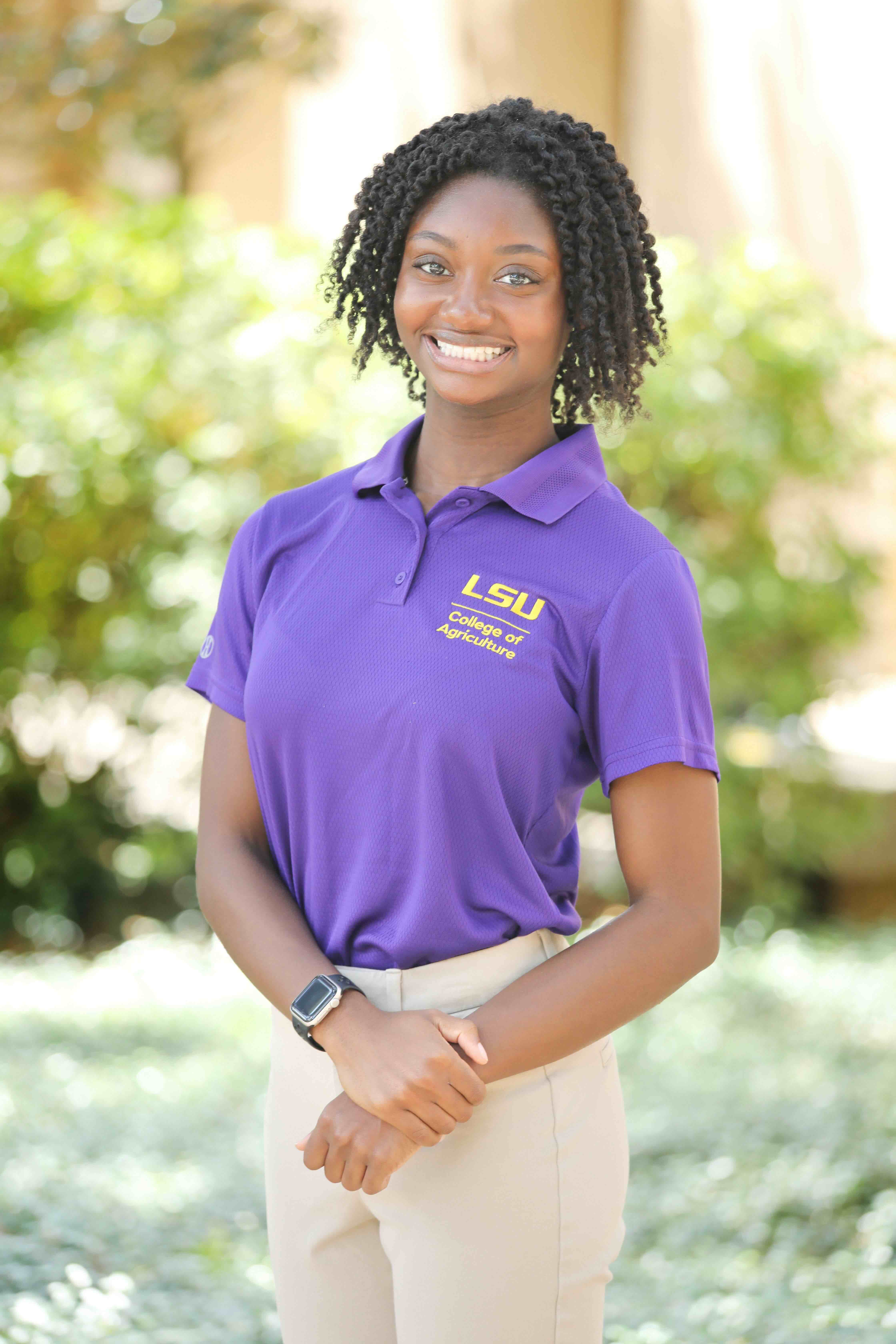 Carol Roberts Headshot